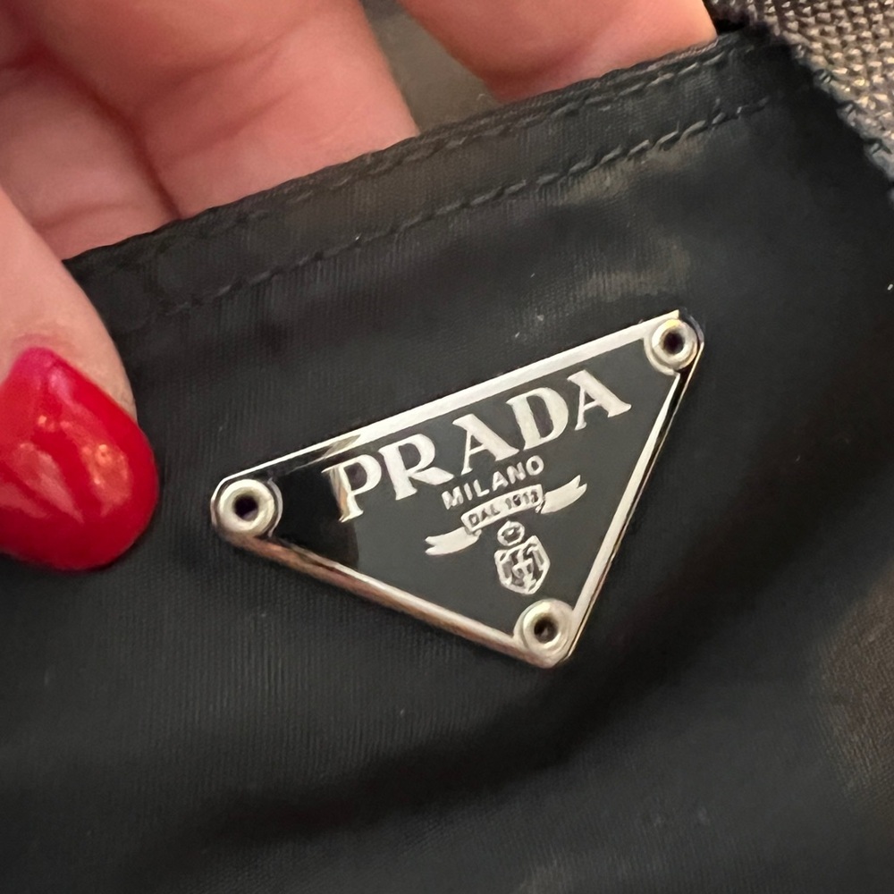 Prada🌟Black Unisex like new condition! Prada Crossbody Bag. Offers welcome! - Picture 1 of 11